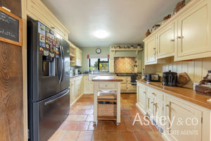 kitchen- click for photo gallery